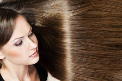7 ممارسات تؤذي الشعر الطويل