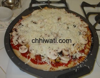 طريقة صنع بيتزا pizza بالصور 6