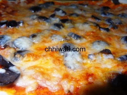 وصفة بيتزا سهلة بالفروماج و الزيتون بالصور لمراحل التحضير8